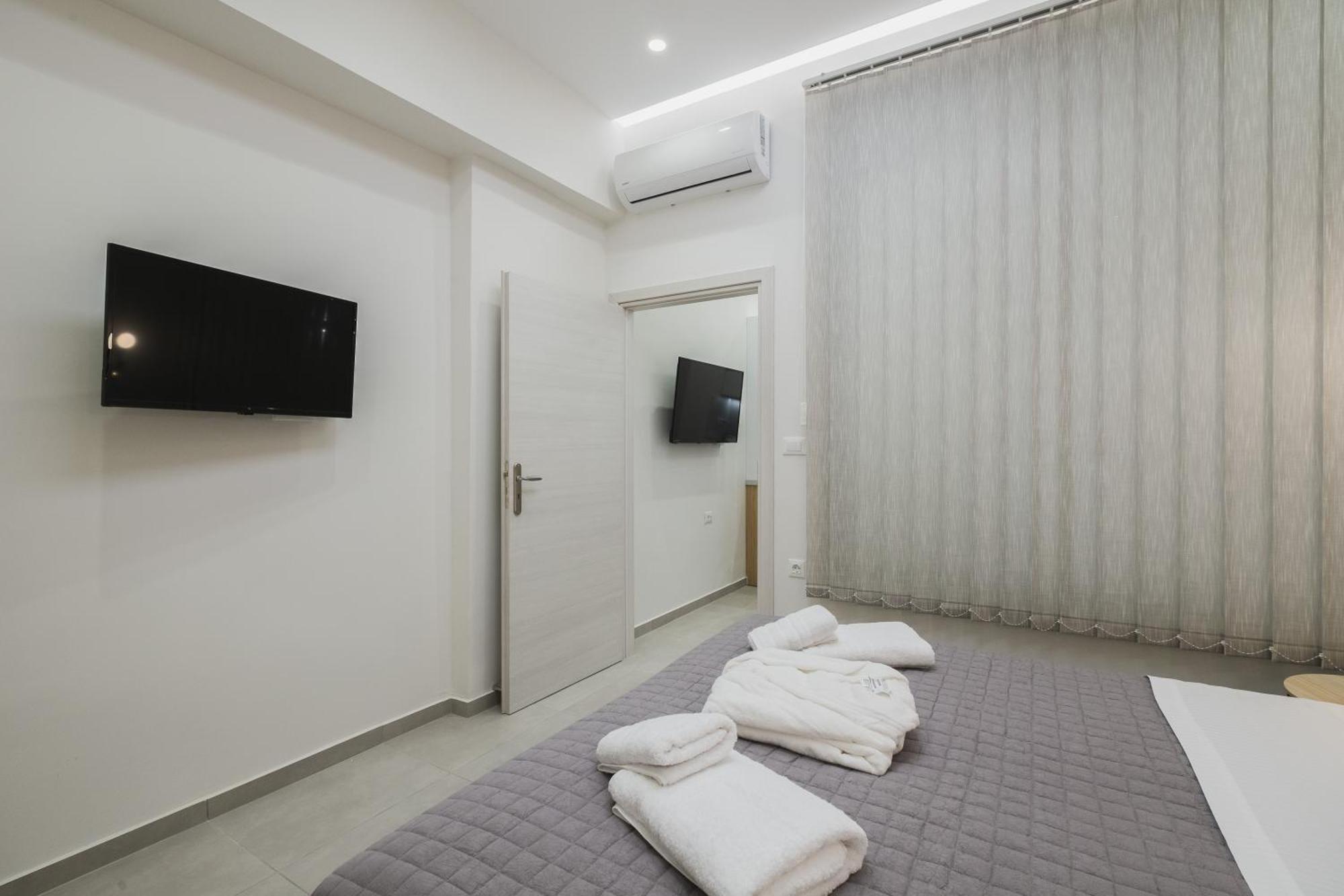 Peris 4 With Yard Steps To Old Town - Ac, Wifi * Chrissi Akti Chania