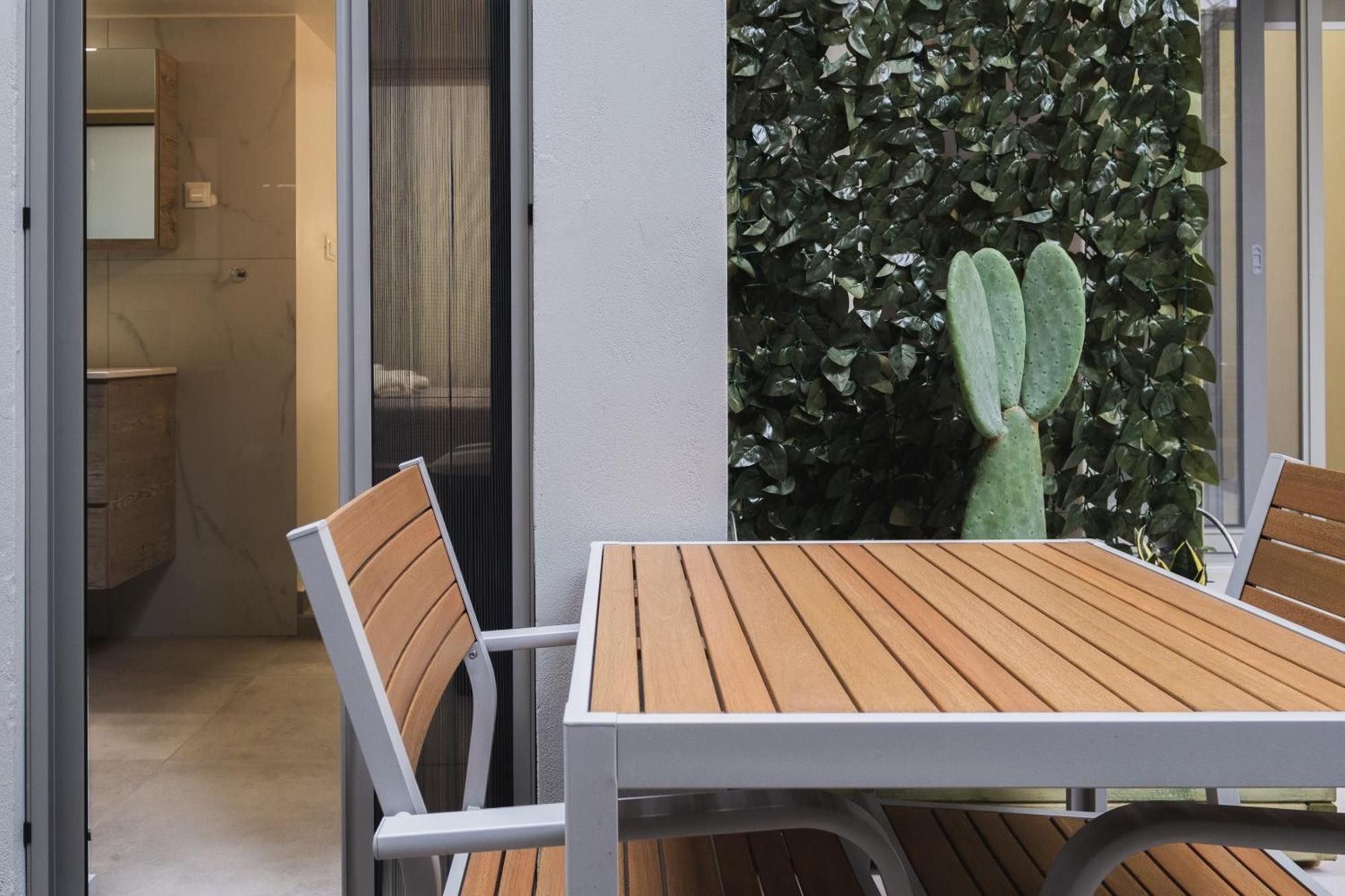 Peris 4 With Yard Steps To Old Town - Ac, Wifi