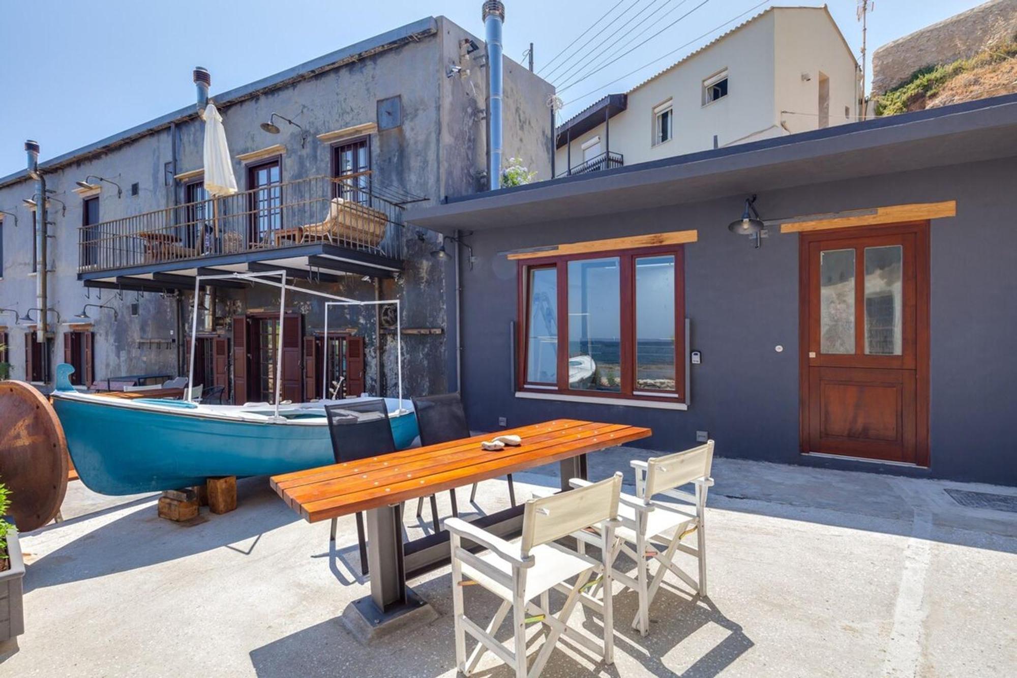 Appartement Skiff - Transformed On The Water's Edge Chania (Crete)