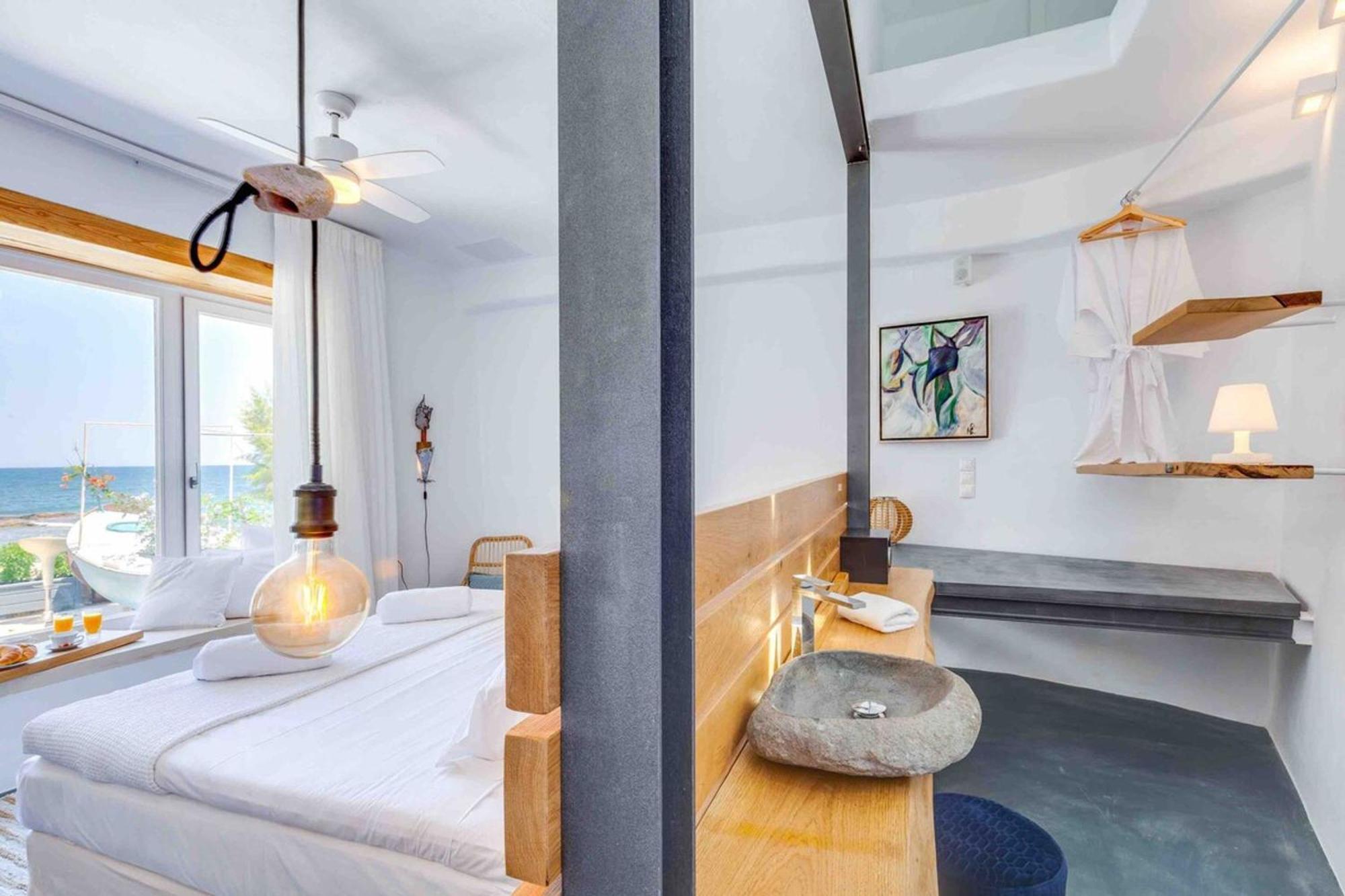 Skiff - Transformed On The Water's Edge Appartement Chania (Crete)