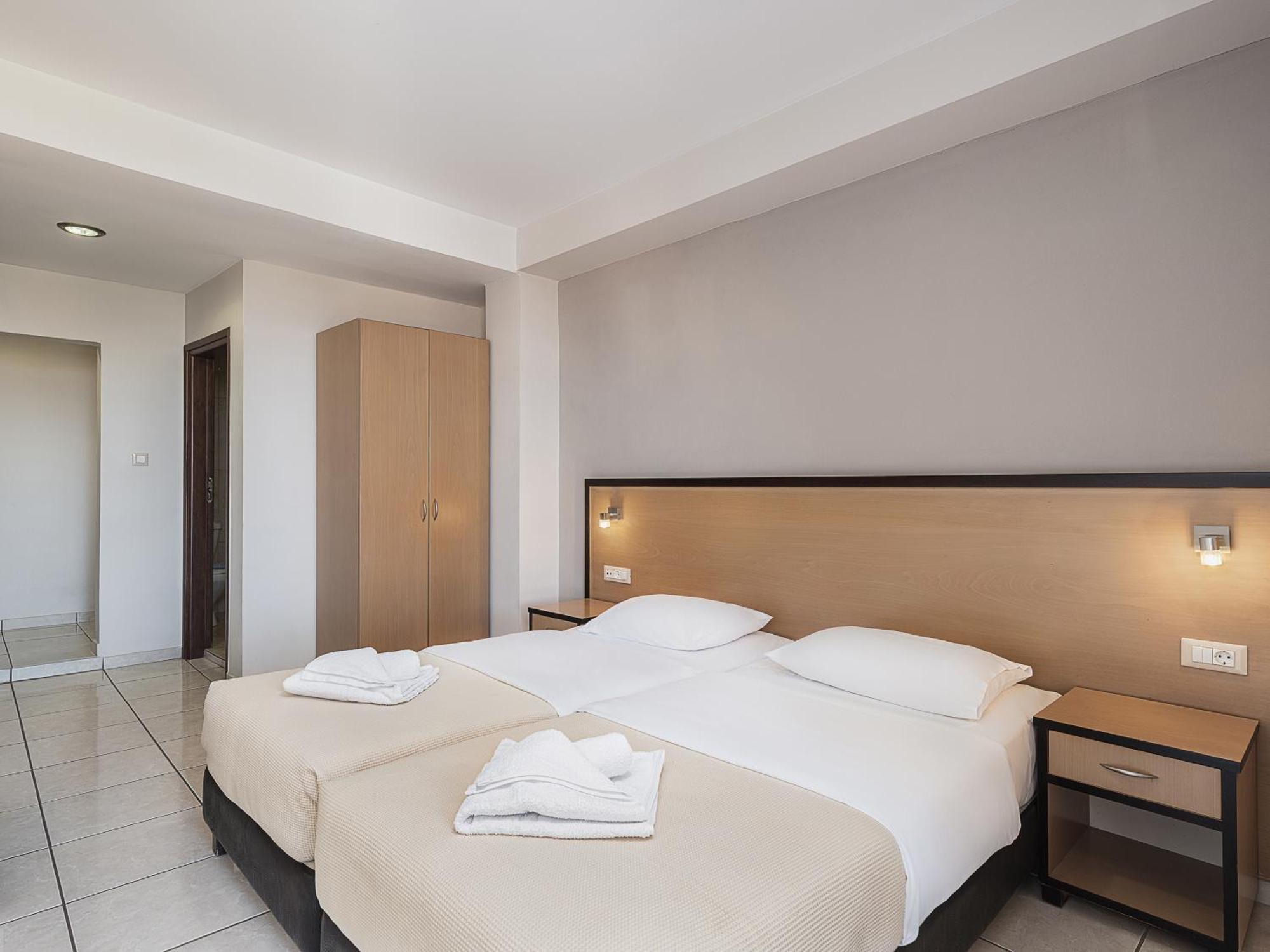 Hotel Theofilos *