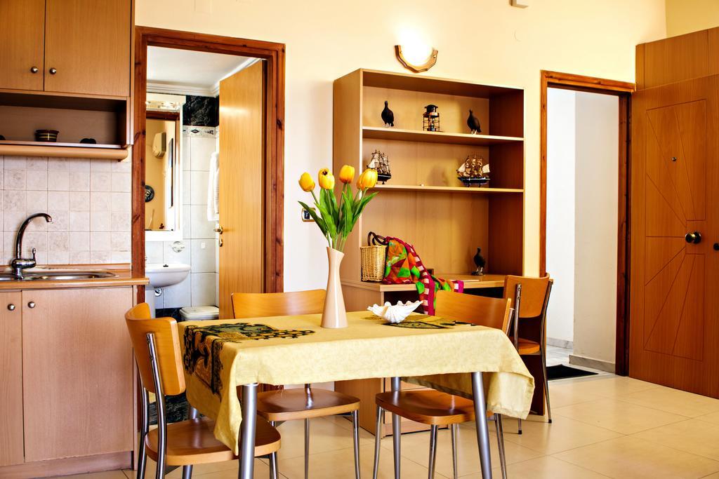 Stam's Paradise Apartment *