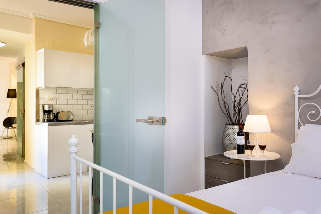 Lithinon House *