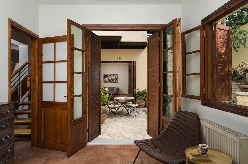 Villa Koukounari Luxury *
