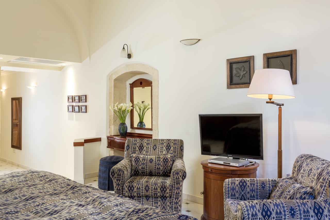Casa Delfino & 5* Chania (Crete)