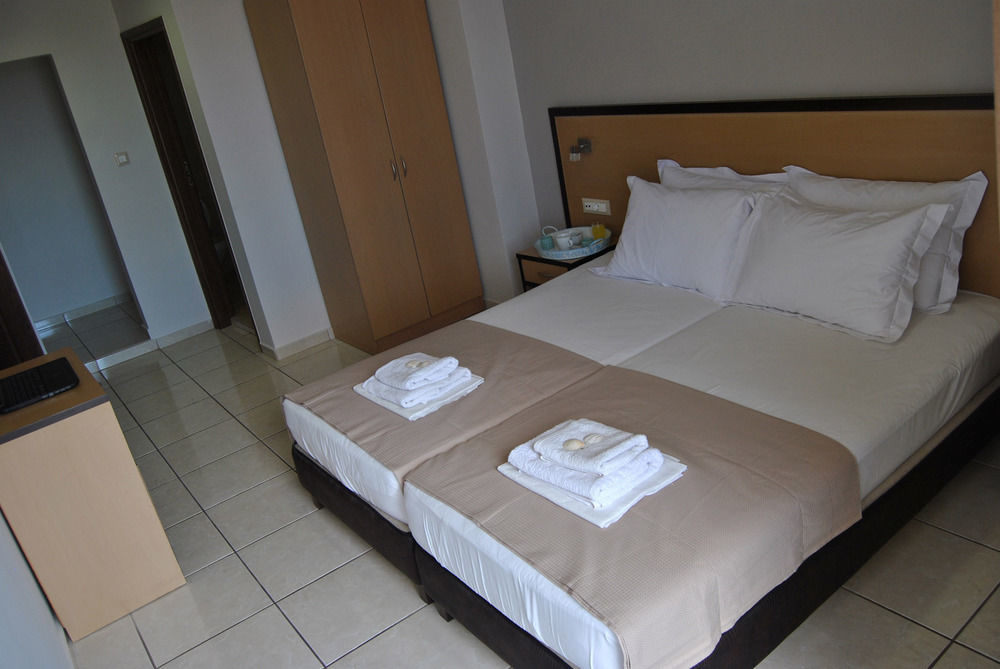 Theofilos Hotel *