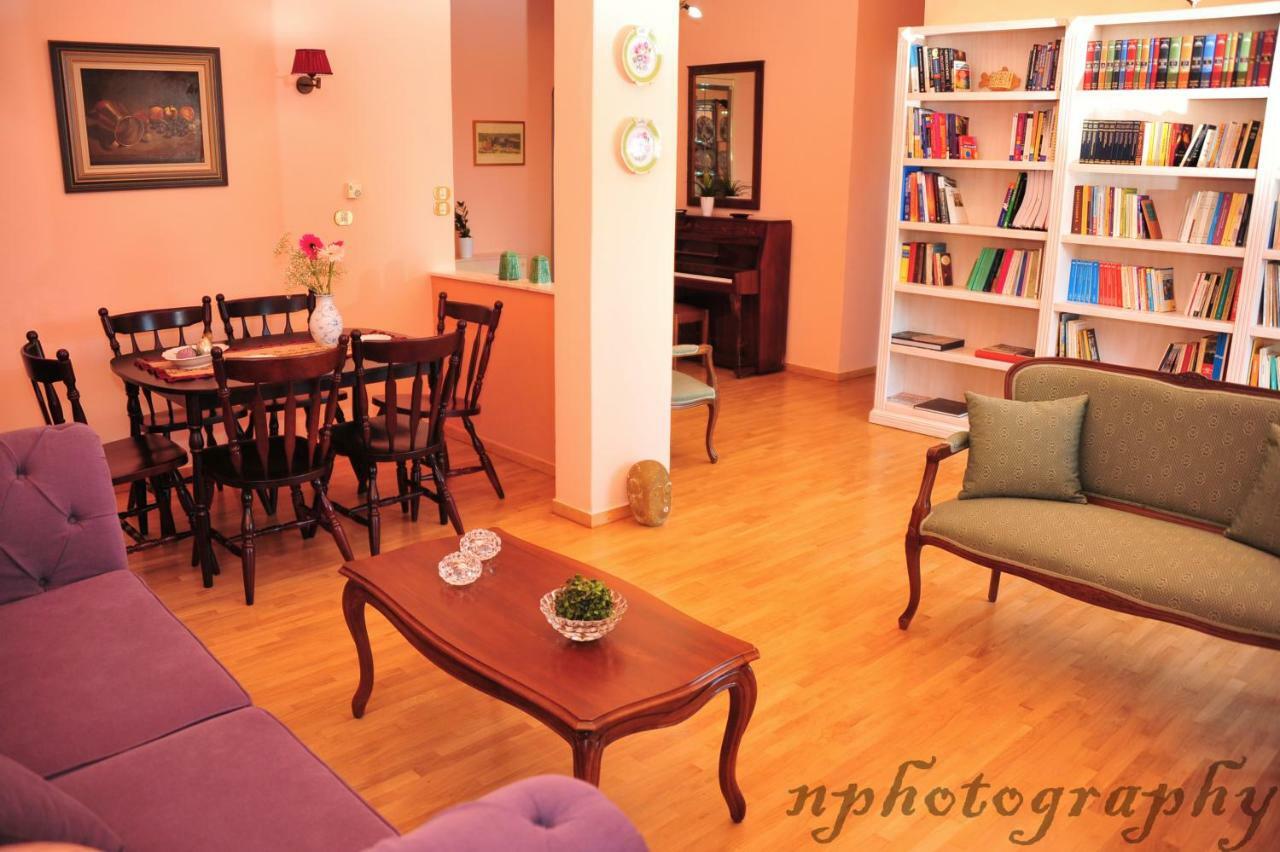 Alexandra's Art Apartment