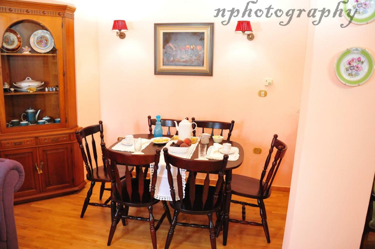 Alexandra's Art Apartment
