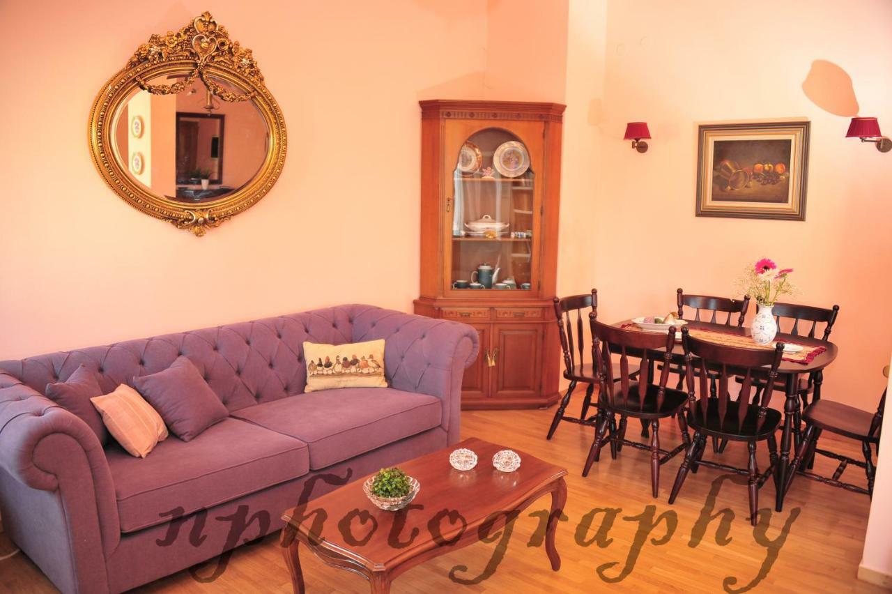 Alexandra's Art Apartment