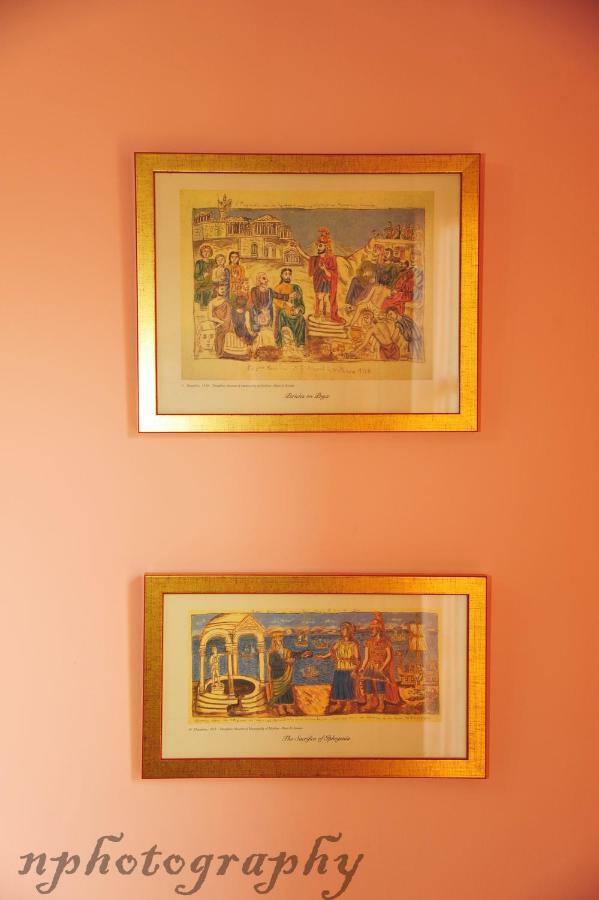 Alexandra's Art Apartment