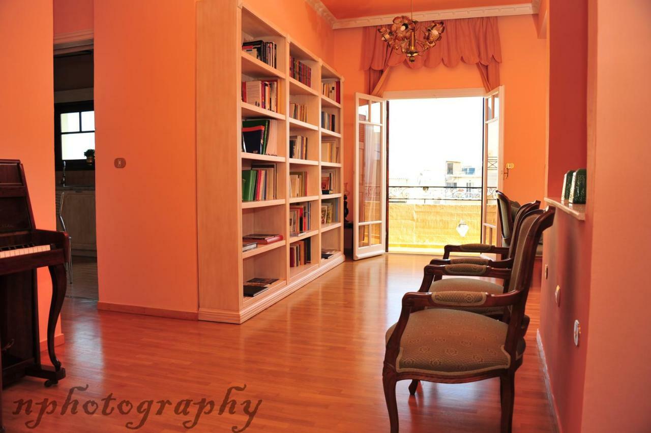 Alexandra's Art Apartment *