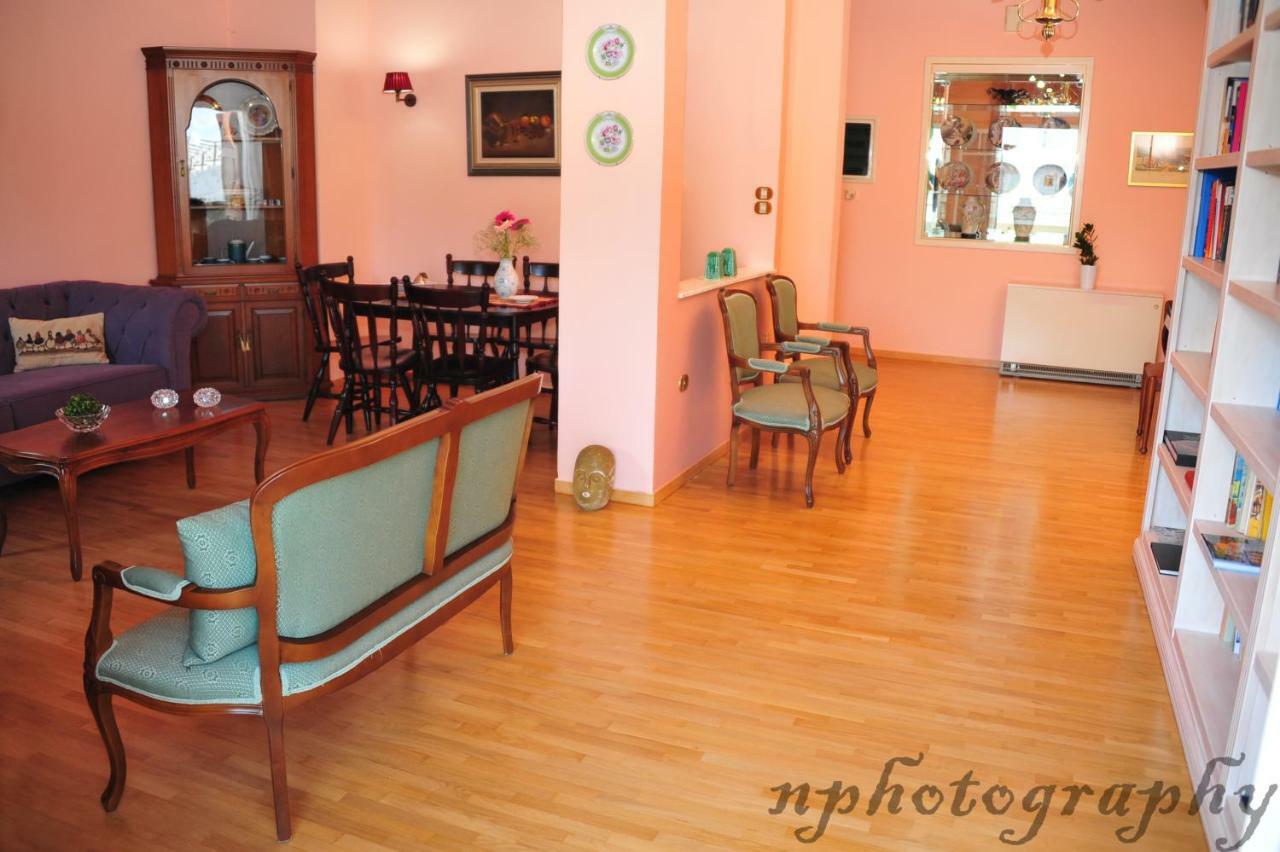 Alexandra's Art Apartment
