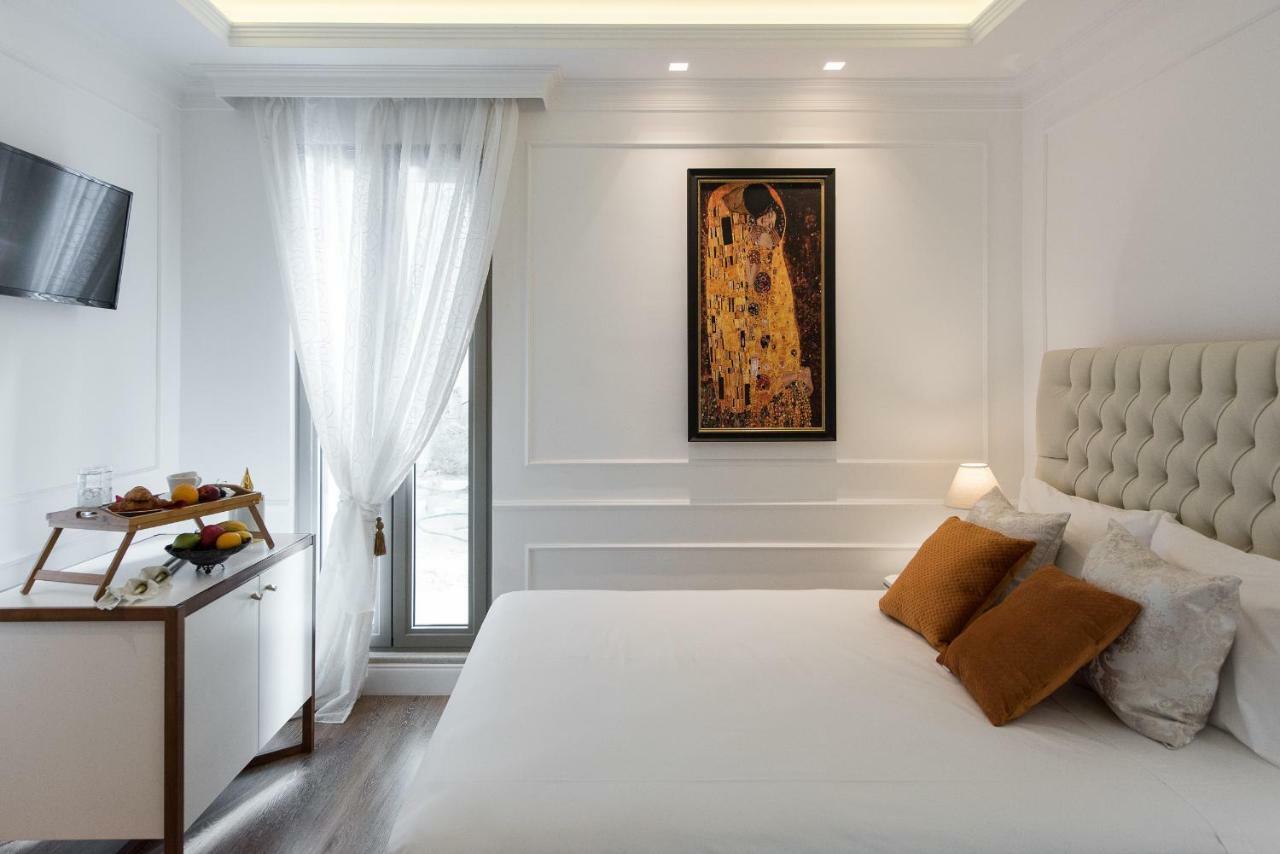 Hotel Canvas 1