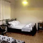 Amelie Qute Apartment
