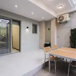 Peris 5 With Yard Steps To Bus St & Old Town