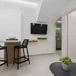 Peris 5 With Yard Steps To Bus St & Old Town