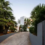 Paul\'S Mansion