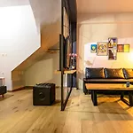 Mos Luxury City Suites - The R Suite
