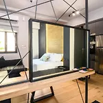 Mos Luxury City Suites - The R Suite