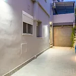 City Center Apartment With Rooftop Swimming Pool