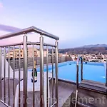 City Center Apartment With Rooftop Swimming Pool