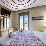 Luxury Villa In City Center With Rooftop Swimming Pool