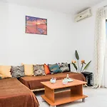 Beachfront Lux Apartments & Gym 4