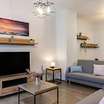 D2 Modern Central Apartment