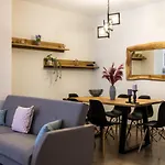 D2 Modern Central Apartment