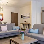 D2 Modern Central Apartment