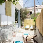 Manos House