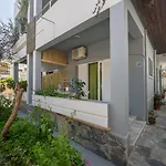 Manos House