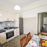 Fully Renovated Apartment Close To The Bus Station And The City Center!