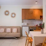 Luxury Coastal Retreat, Mountain View Balcony With Palm Trees & Parking