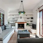 Apteramare Tradidtional House \'New Listing 2022\'