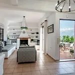 Apteramare Tradidtional House \'New Listing 2022\'