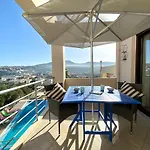 Seaview Apartment With Shared Pool, Almyrida