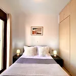 Seaview Apartment With Shared Pool, Almyrida