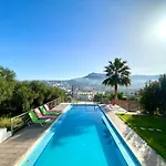 Seaview Apartment With Shared Pool, Almyrida