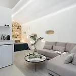 Malmaki, A Street View Apartment