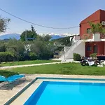 Mati- Cozy Apartment- Close To The Beach Of Almyrida With A Shared Pool