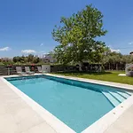Crystal Waves Lux Villa-Homeleader