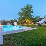 Crystal Waves Lux Villa-Homeleader