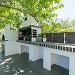 Crystal Waves Lux Villa-Homeleader