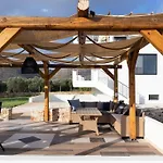 Lamzi\'S Residence
