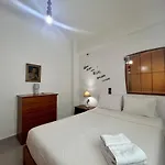Haroula\'S Central Apartment