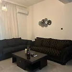 Haroula\'S Central Apartment