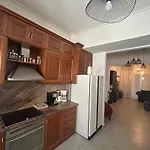 Haroula\'S Central Apartment