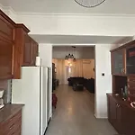 Haroula\'S Central Apartment
