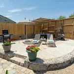 Rena\'S Rustic Retreat